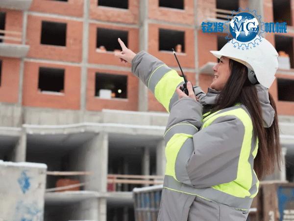 新發布！河北?。杭訌姳夭牧系纫兹家妆锲肥褂霉芾恚?/></p><p>　　各級住房城鄉建設主管部門要按照安全生產專項整治三年行動要求，重點加強深基坑、腳手架、高支模、起重機械等危大工程的監督檢查，對發現的問題隱患建立臺賬，逐一整改，逐一銷號。</p><p>　　對存在違法違規行為、隱患逾期未整改或整改不到位或存在重大安全隱患的責任單位和責任人，加大處罰懲戒力度。狠抓反“三違”不放松，抓好建筑施工安全生產“雙控”機制建設和安全生產標準化，落實安全生產風險管控和隱患排查主體責任，完善“一臺賬三清單”，健全施工現場風險辨識標識，促進施工現場標準化管理，切實發揮“雙控”機制雙重預防作用。</p><p>　　對存在違法違規行為、隱患逾期未整改或整改不到位或存在重大安全隱患的責任單位和責任人，加大處罰懲戒力度。狠抓反“三違”不放松，抓好建筑施工安全生產“雙控”機制建設和安全生產標準化，落實安全生產風險管控和隱患排查主體責任，完善“一臺賬三清單”，健全施工現場風險辨識標識，促進施工現場標準化管理，切實發揮“雙控”機制雙重預防作用。</p><p>　　開展施工現場臨時用房消防安全隱患排查整治。各市要周密部署安排，對在建工程施工現場進行拉網式排查，對于違規搭建、違規采用耐火性不符合要求材料的用房，該整改的整改，該拆除的拆除，于5月15日前全部整治到位，并在今后工作中加強管理，杜絕此類情況重復出現。</p>
					</div>
					<div   id=