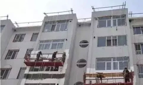 外墻保溫面層砂漿泛白原因及防范措施！