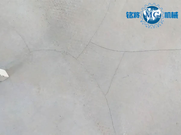 都說石膏基自流平抗開裂，可為啥到處開裂？